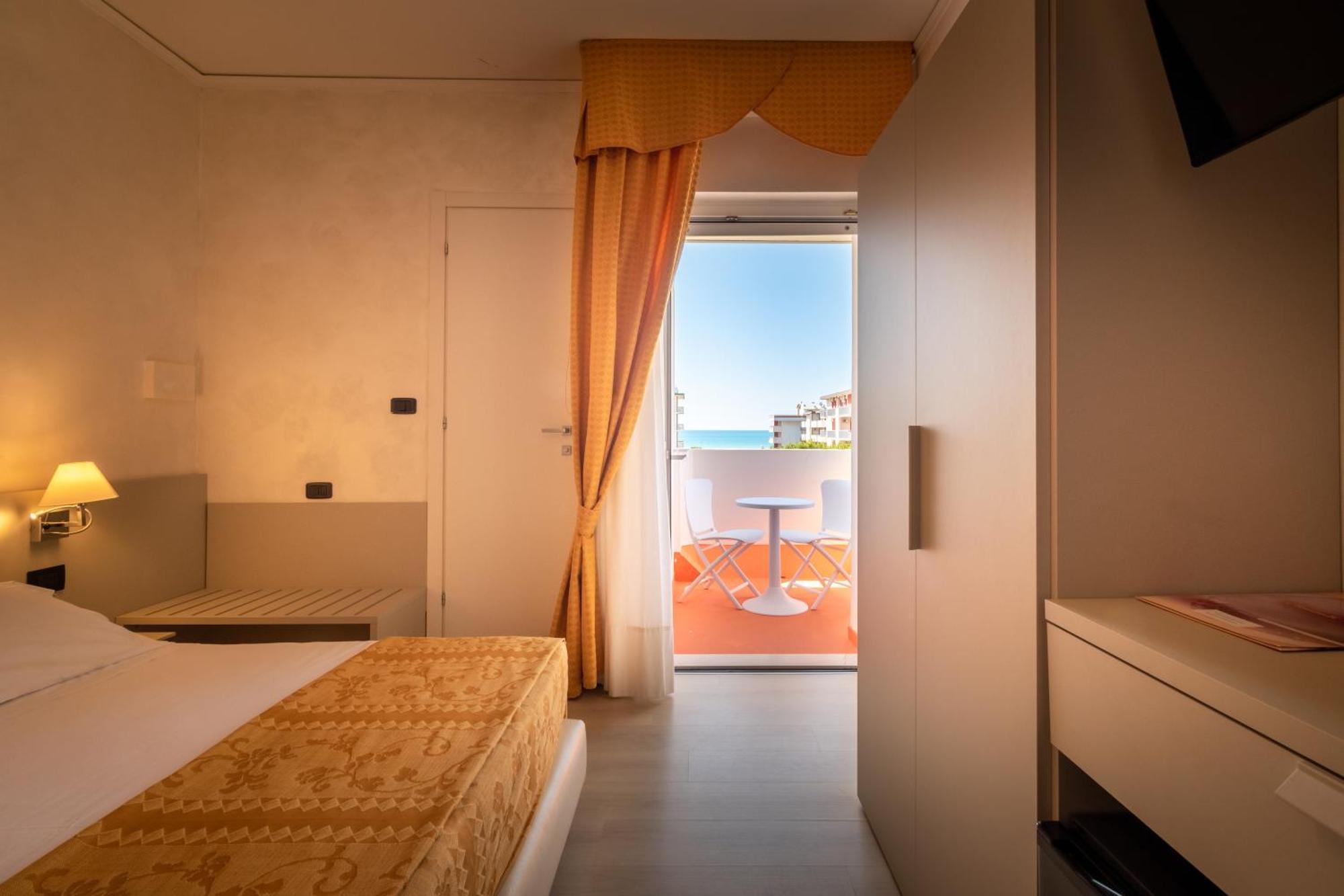 Continental B&B City Hotel Bibione Rum bild